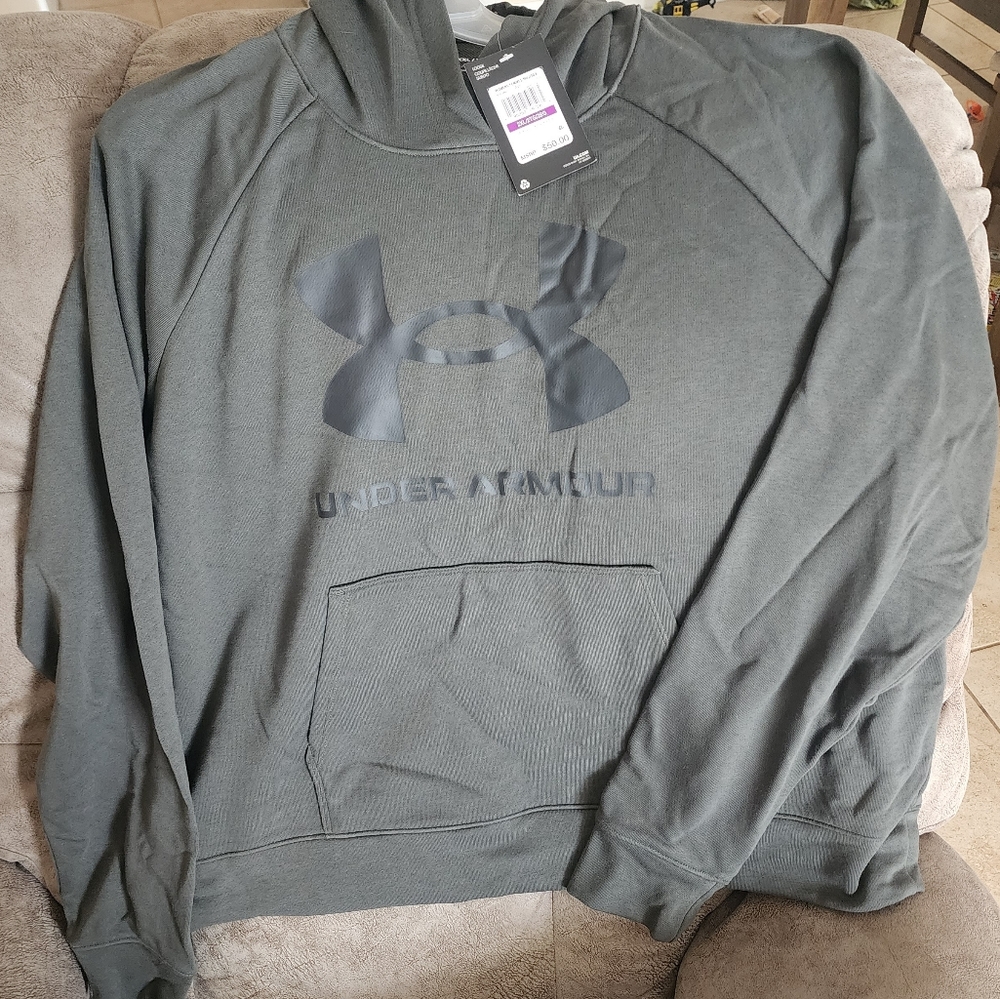 Under armour womens hoodie brand new with tags. Size xxl